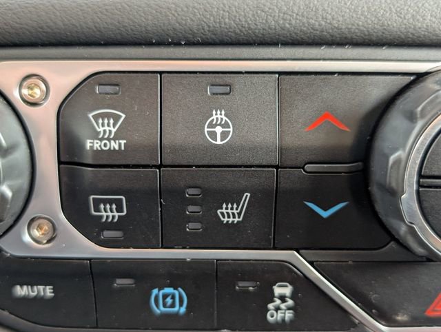 Used 2025 Jeep Wrangler Unlimited Sahara AWD/4WD image 18