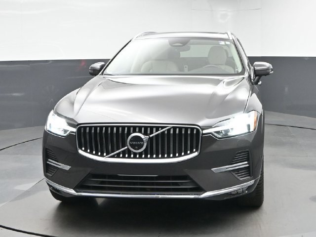 Used 2023 Volvo XC60 B5 Plus w/ Climate Package AWD/4WD image 3
