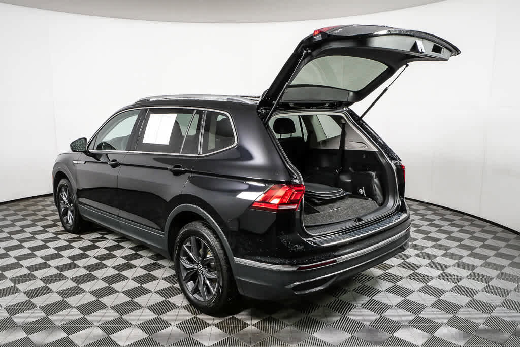 Certified 2023 Volkswagen Tiguan SE FWD image 36