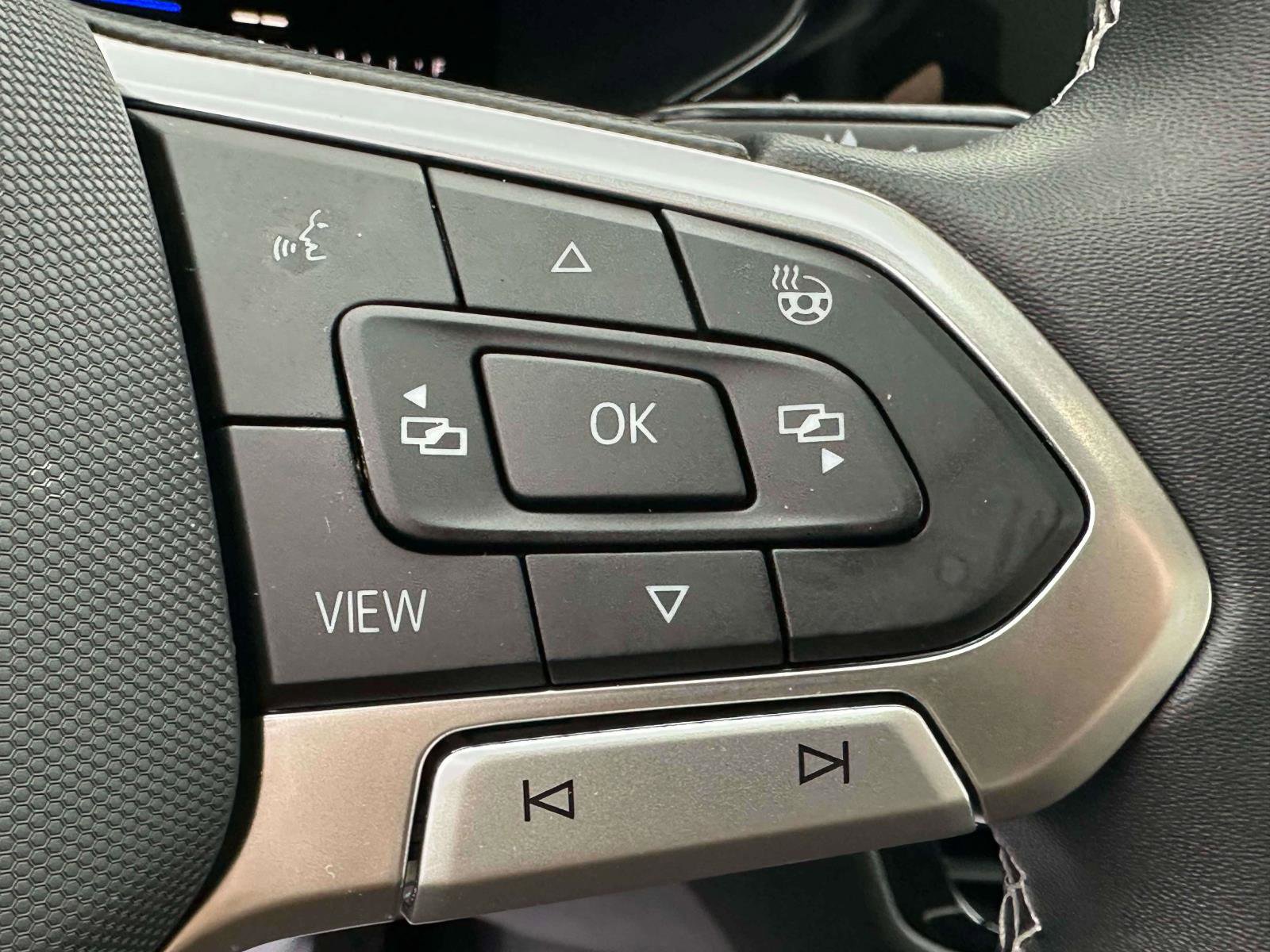 Certified 2022 Volkswagen Taos SE w/ Panoramic Sunroof Package image 21