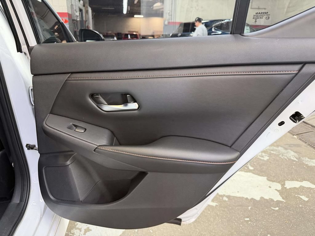 Used 2022 Nissan Sentra SR w/ SR Premium Package FWD image 22