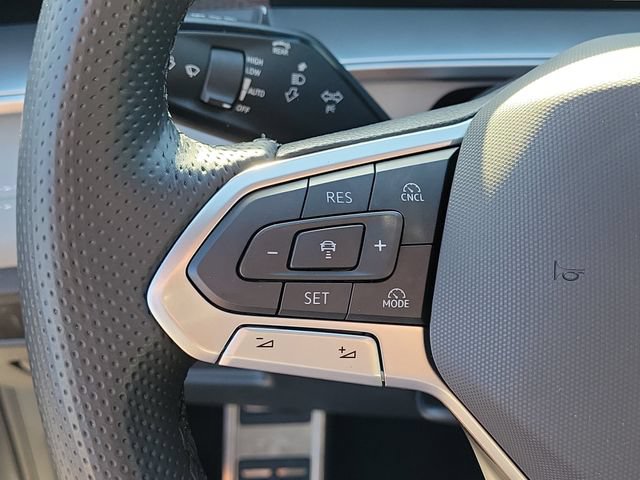 Certified 2025 Volkswagen Tiguan SE R-Line AWD/4WD image 22