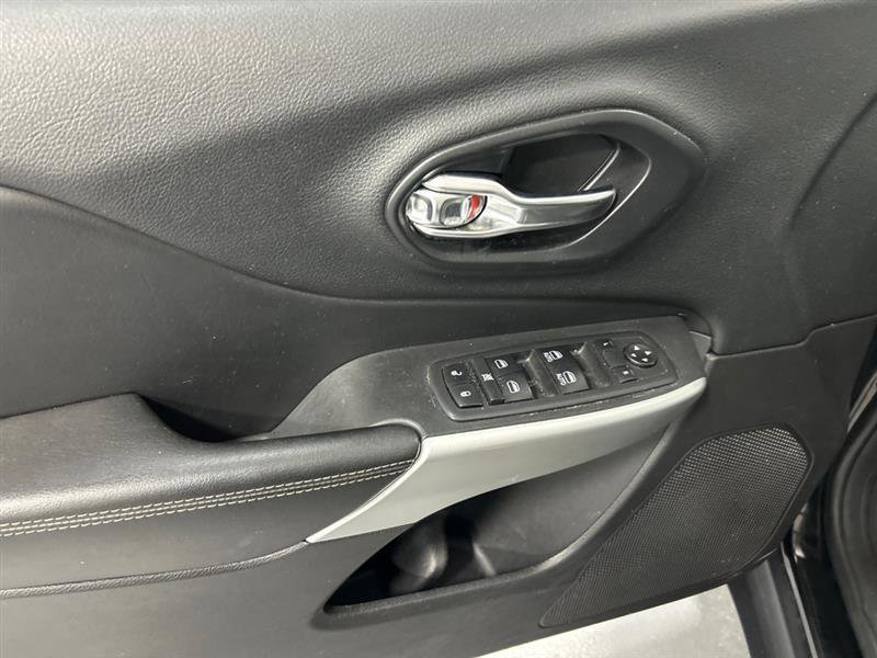 Used 2018 Jeep Cherokee Latitude Plus image 15