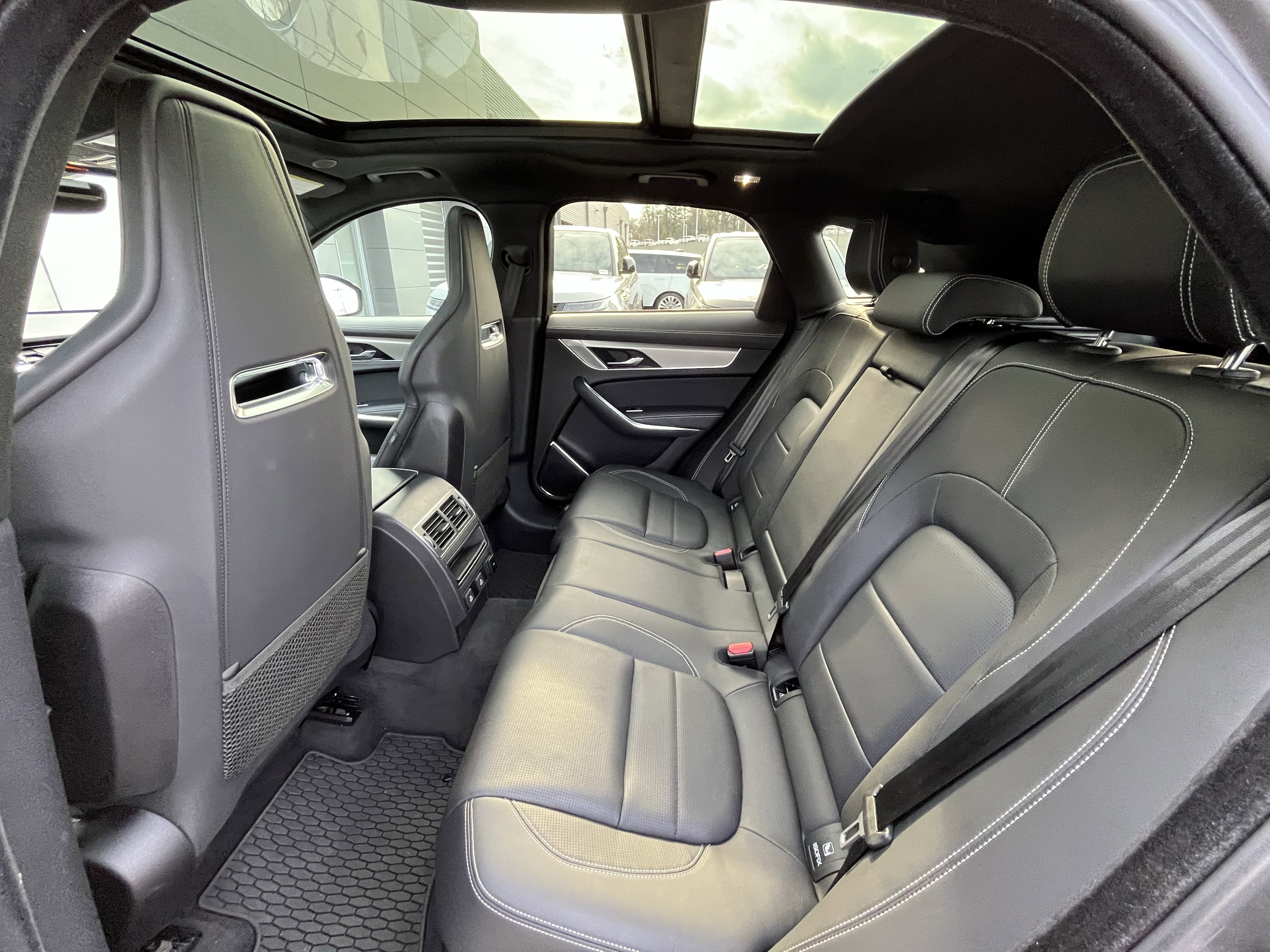 Certified 2024 Jaguar F-PACE R-Dynamic S image 32