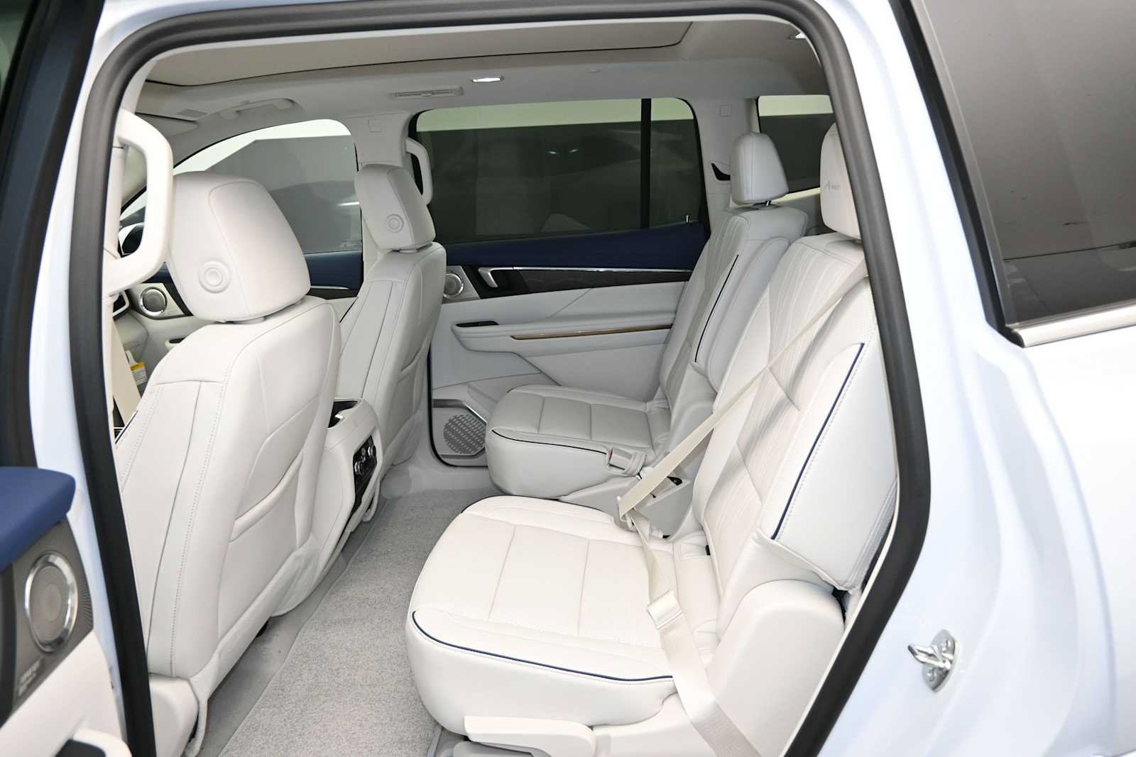 New 2026 Buick Enclave Avenir w/ Super Cruise Package AWD/4WD image 25