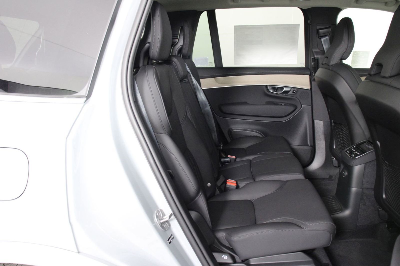 New 2026 Volvo XC90 T8 Plus w/ Protection Package Premier image 11