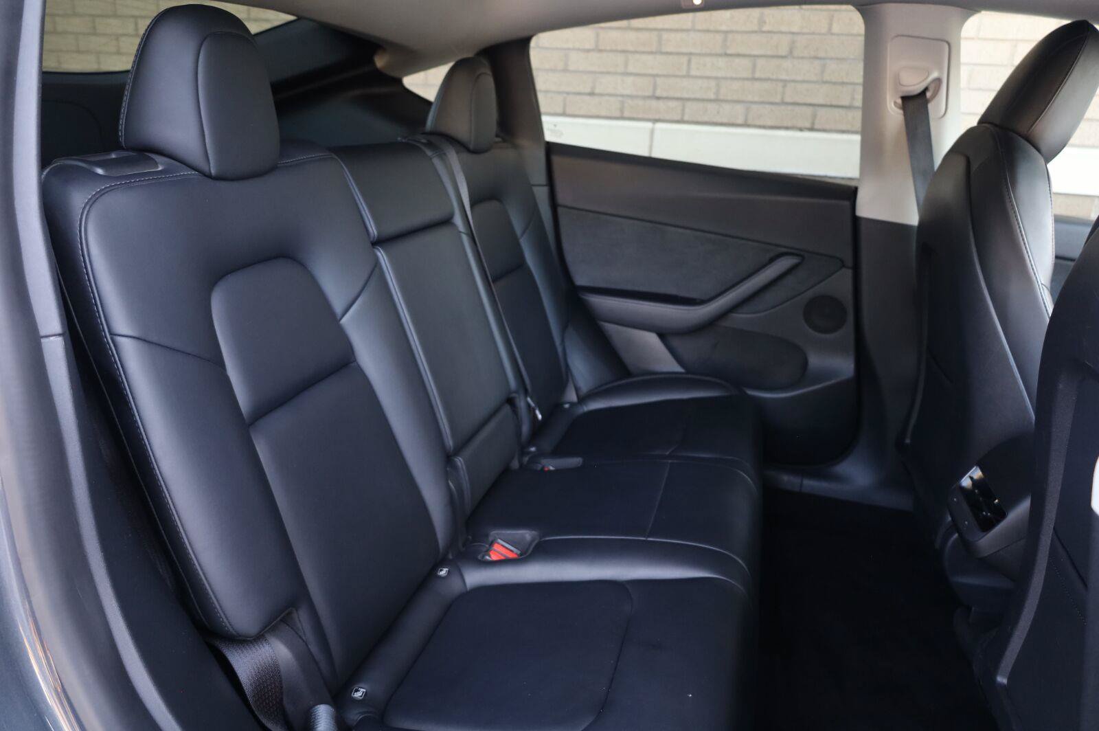 Used 2022 Tesla Model Y Long Range AWD/4WD image 25