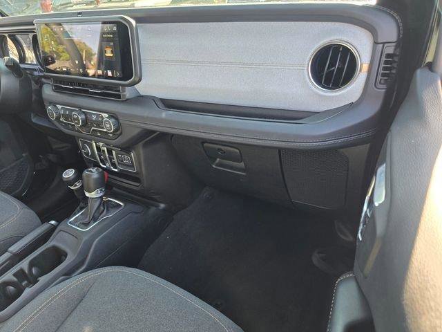 Used 2025 Jeep Wrangler Sahara AWD/4WD image 18