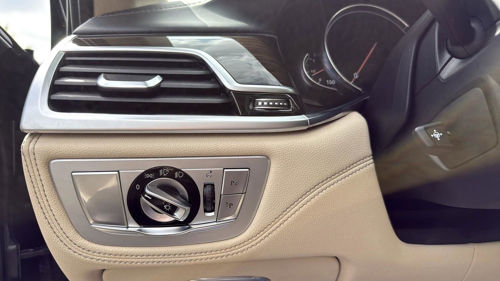 Used 2019 BMW 740i w/ Executive Package image 18