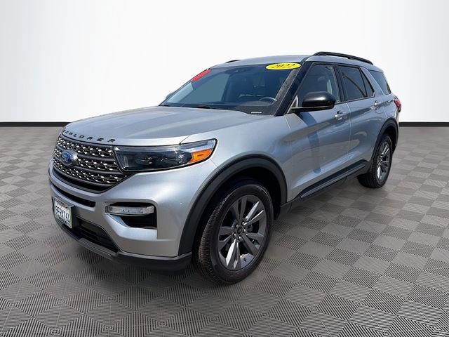 Used 2022 Ford Explorer XLT w/ Equipment Group 202A AWD/4WD image 3