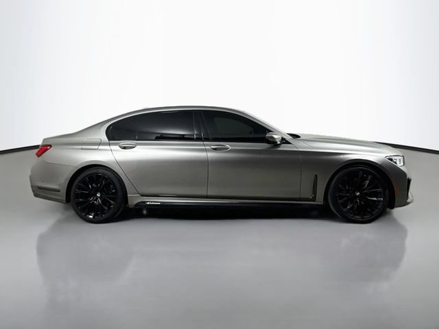 Used 2022 BMW 740i w/ M Sport Package RWD image 4