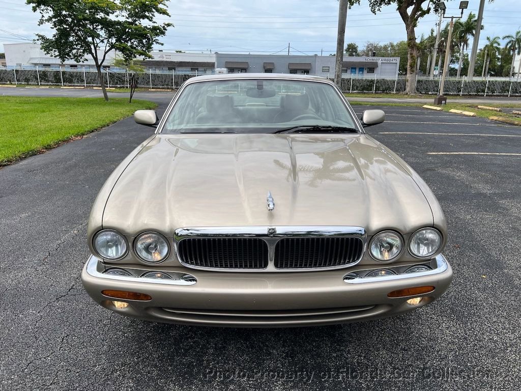 Used 2000 Jaguar XJ8 image 13