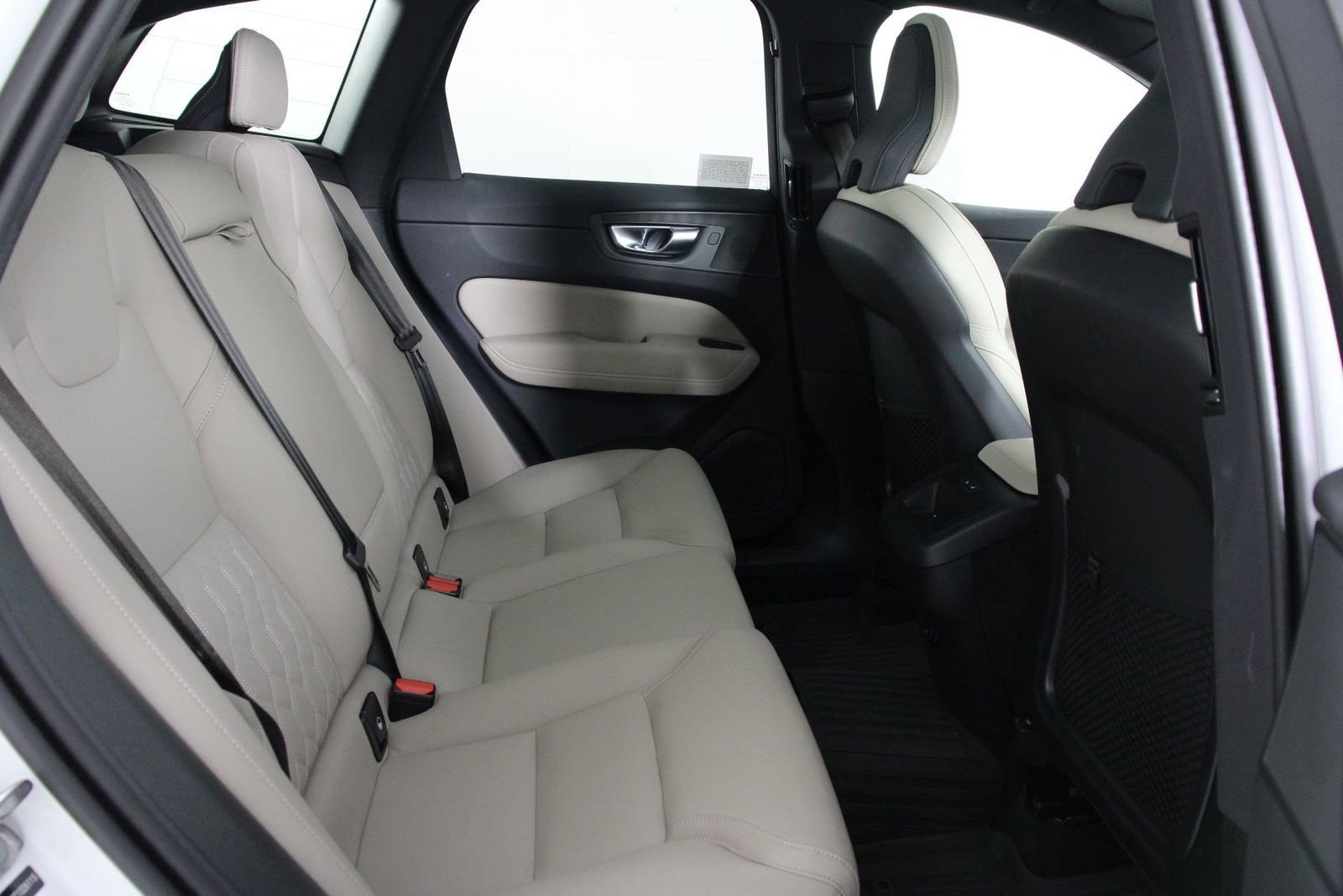 Certified 2026 Volvo XC60 B5 Plus w/ Protection Package Premier AWD/4WD image 30