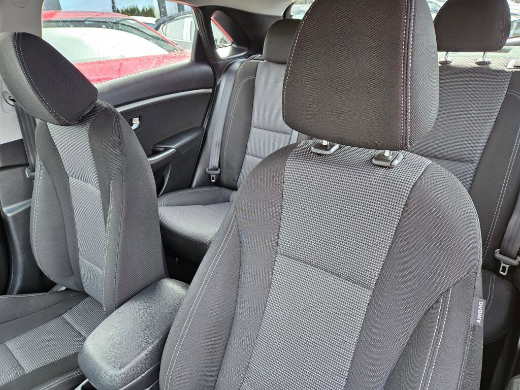 Used 2017 Hyundai Elantra GT image 12