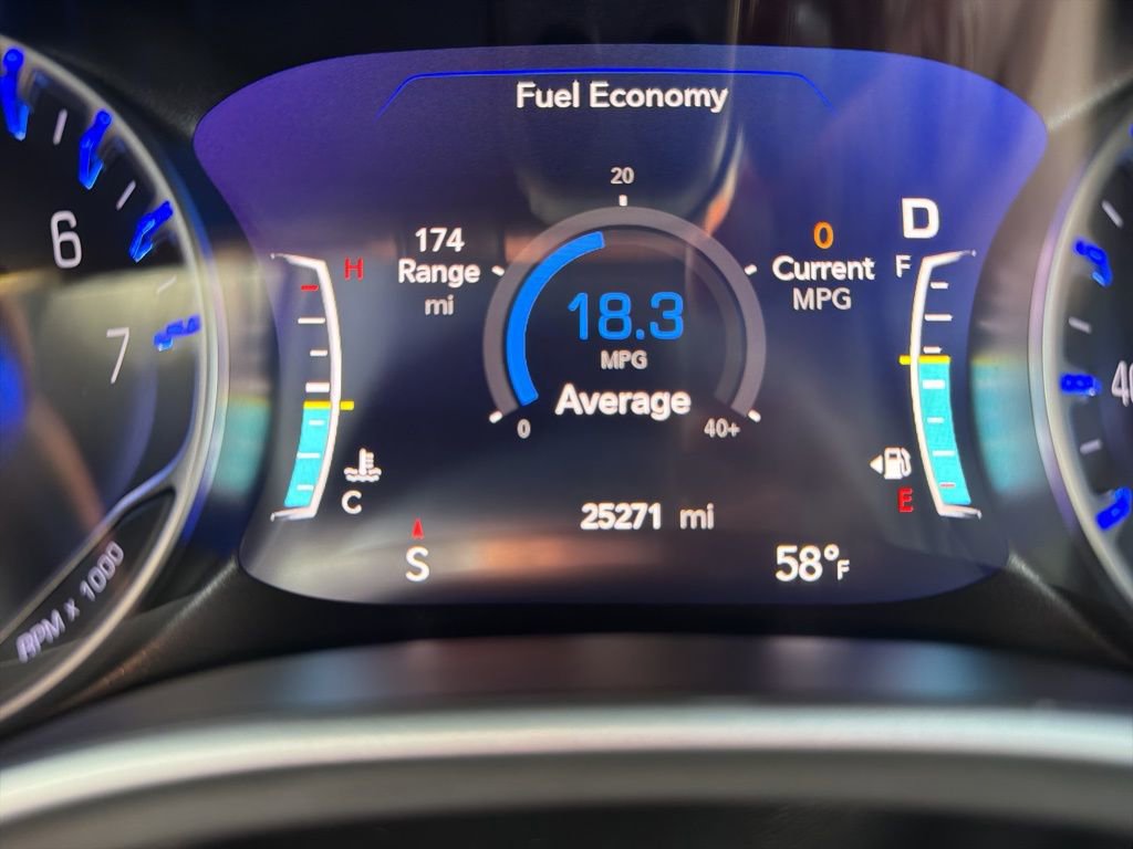 Used 2025 Chrysler Pacifica Select image 17