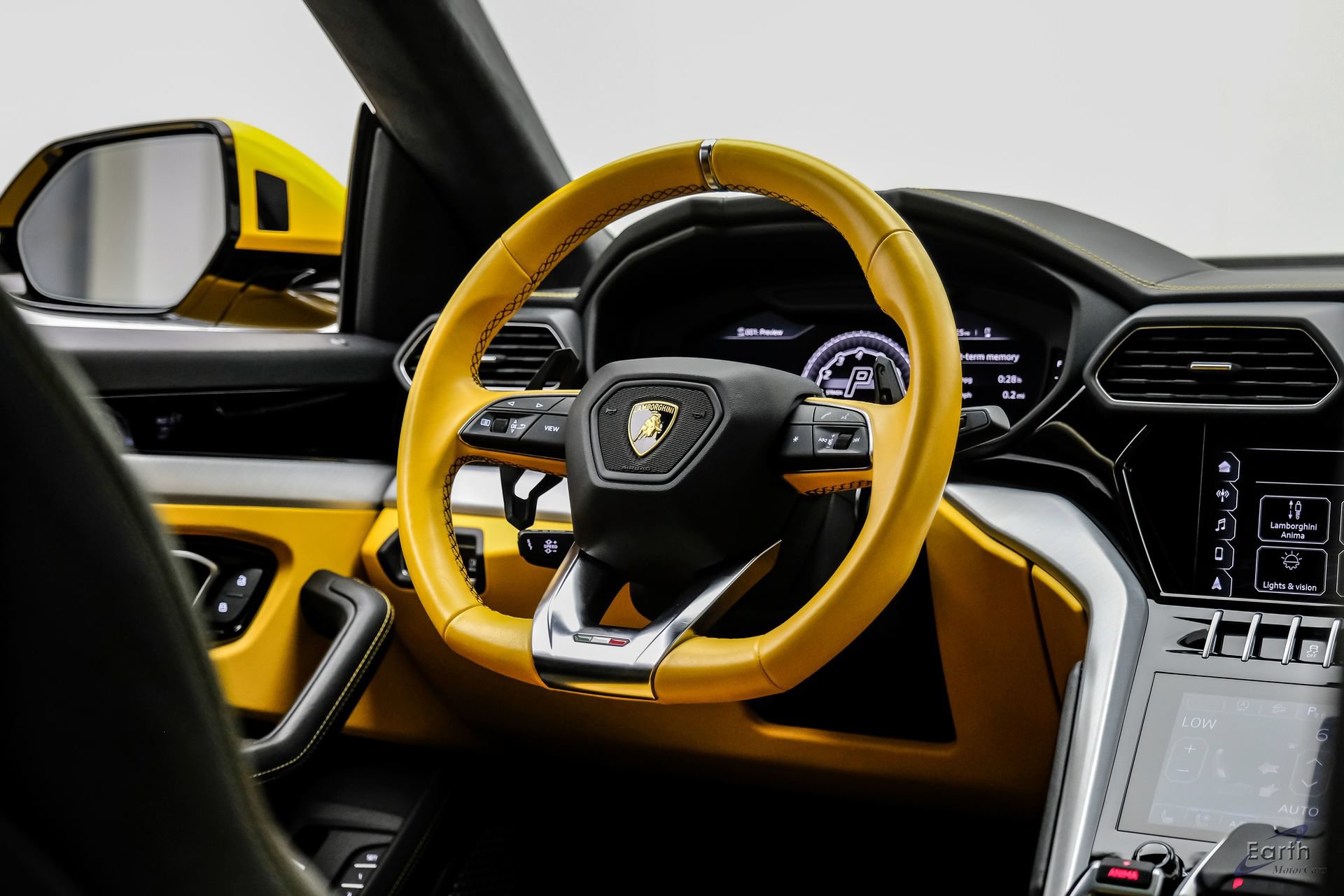 Used 2021 Lamborghini Urus AWD/4WD image 45