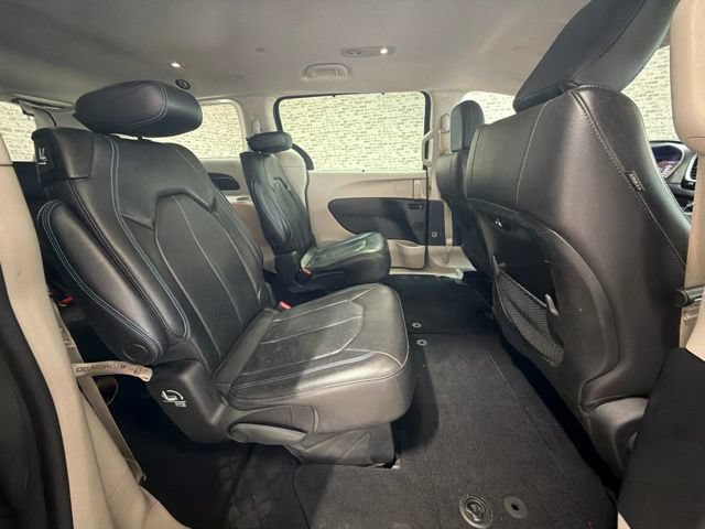 Used 2021 Chrysler Pacifica Touring-L FWD image 12