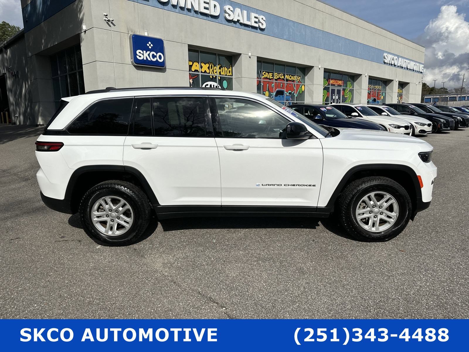 Used 2022 Jeep Grand Cherokee Laredo image 6