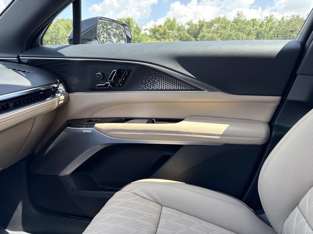 New 2026 Cadillac Lyriq Signature Luxury w/ LPO, Blue Accent Package AWD/4WD image 22