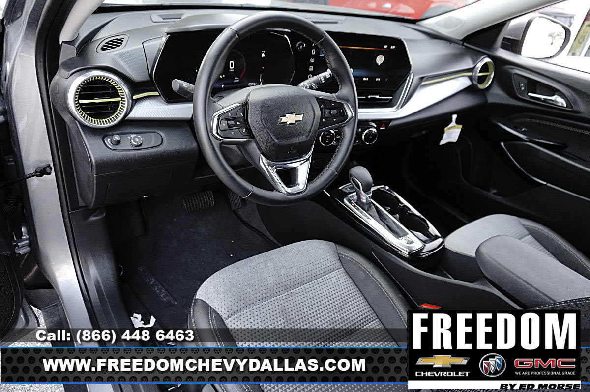 Used 2025 Chevrolet Trax LT w/ Driver Confidence Package FWD image 5