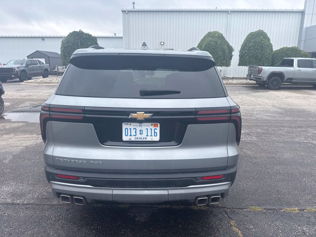 Used 2025 Chevrolet Traverse LT w/ Sun and Wheel Package AWD/4WD image 4
