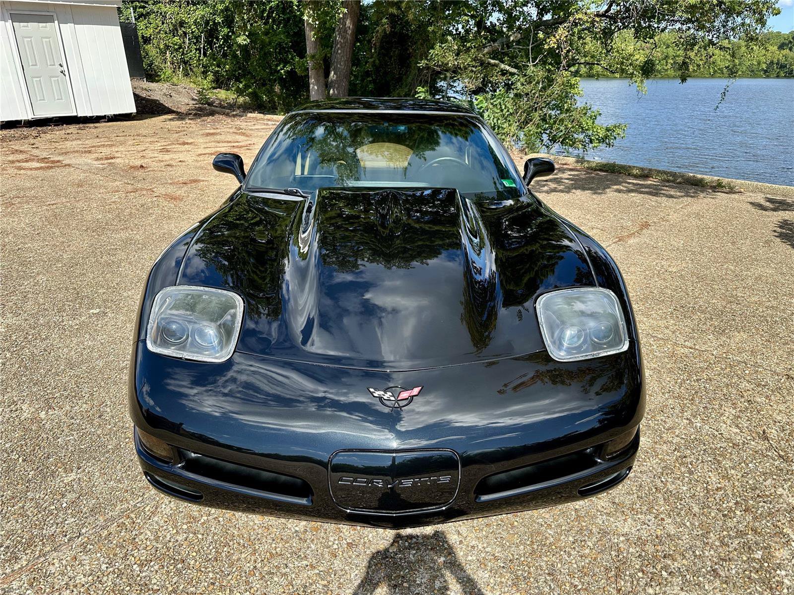 Used 1998 Chevrolet Corvette Coupe w/ Roof Pkg RWD image 13