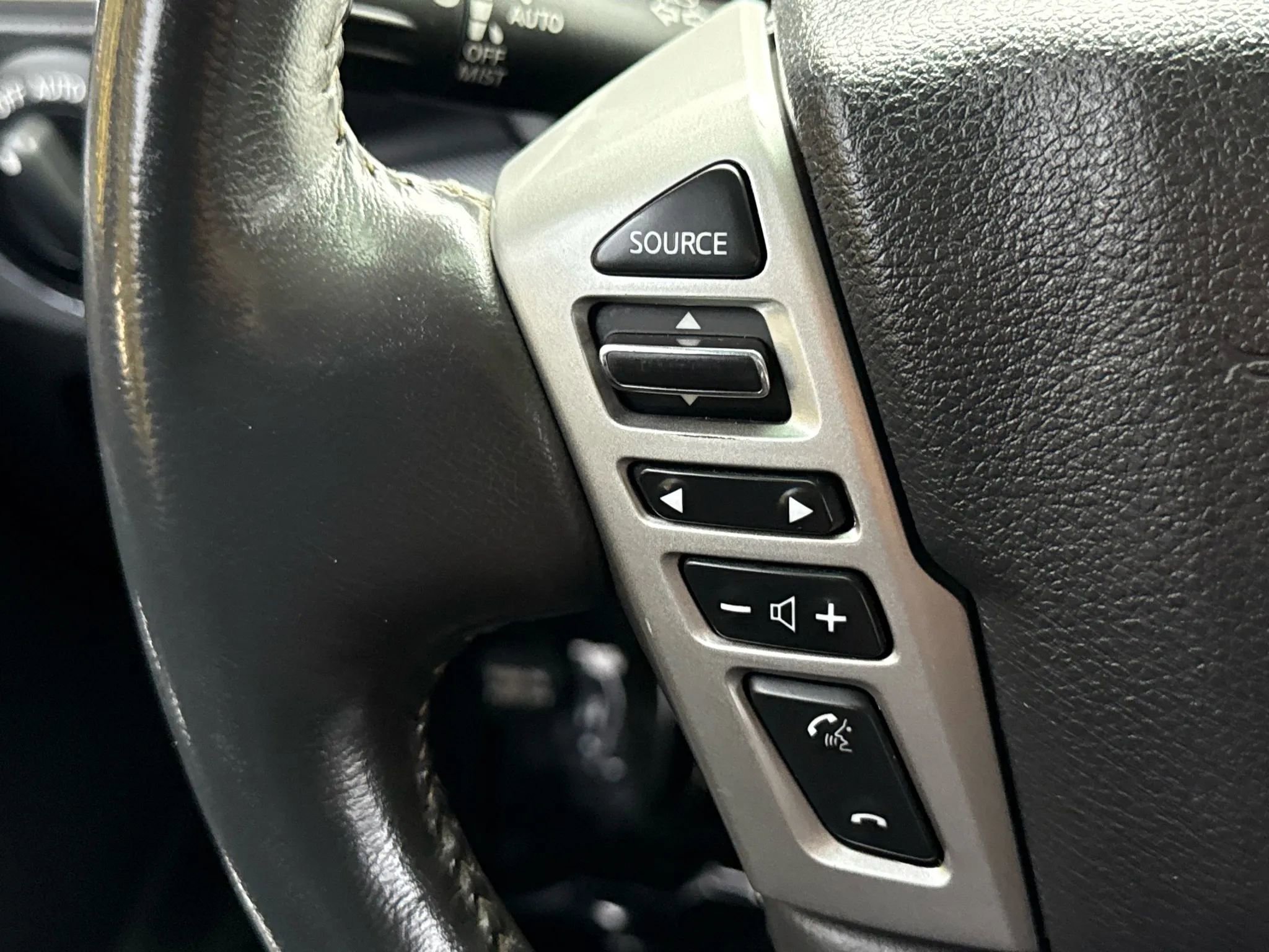 Used 2017 Nissan Titan PRO-4X w/ Pro-4x Convenience Package image 12