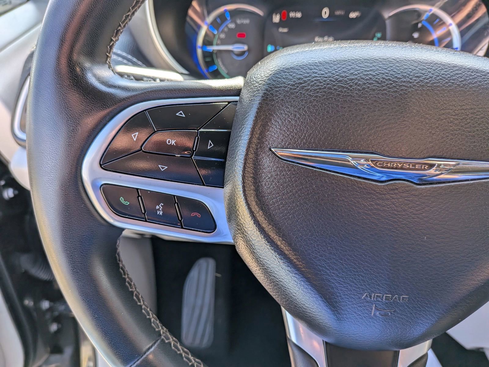 Used 2022 Chrysler Pacifica Touring-L w/ Uconnect Theater Family Group FWD image 58