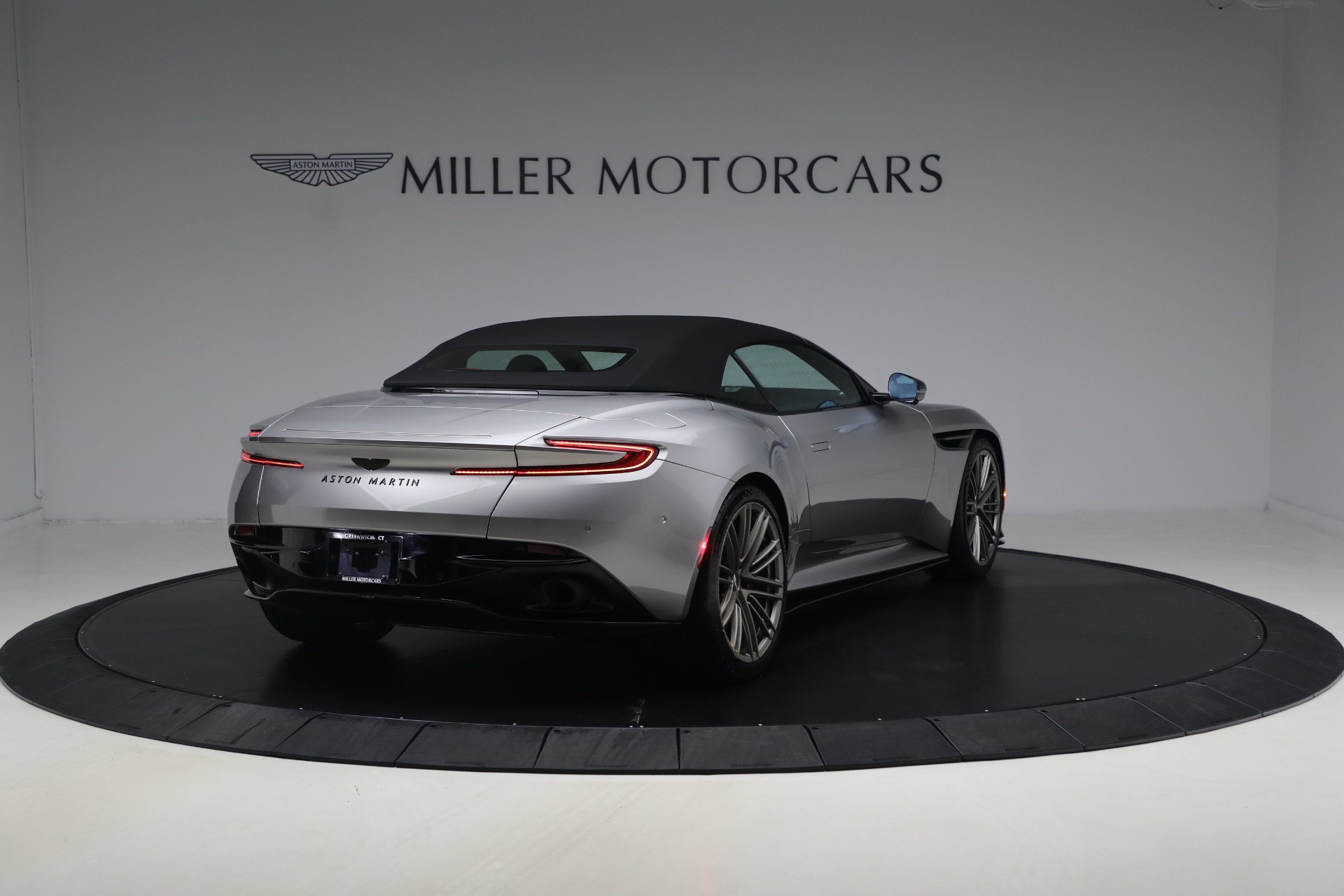 Used 2024 Aston Martin DB12 Convertible RWD image 20