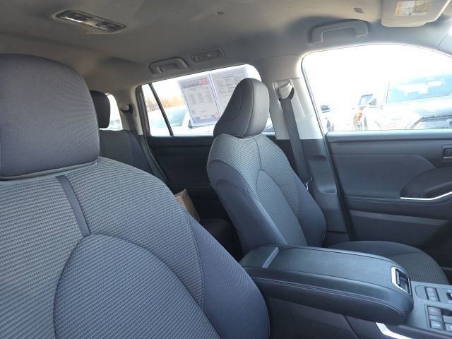 Certified 2024 Toyota Highlander LE image 9