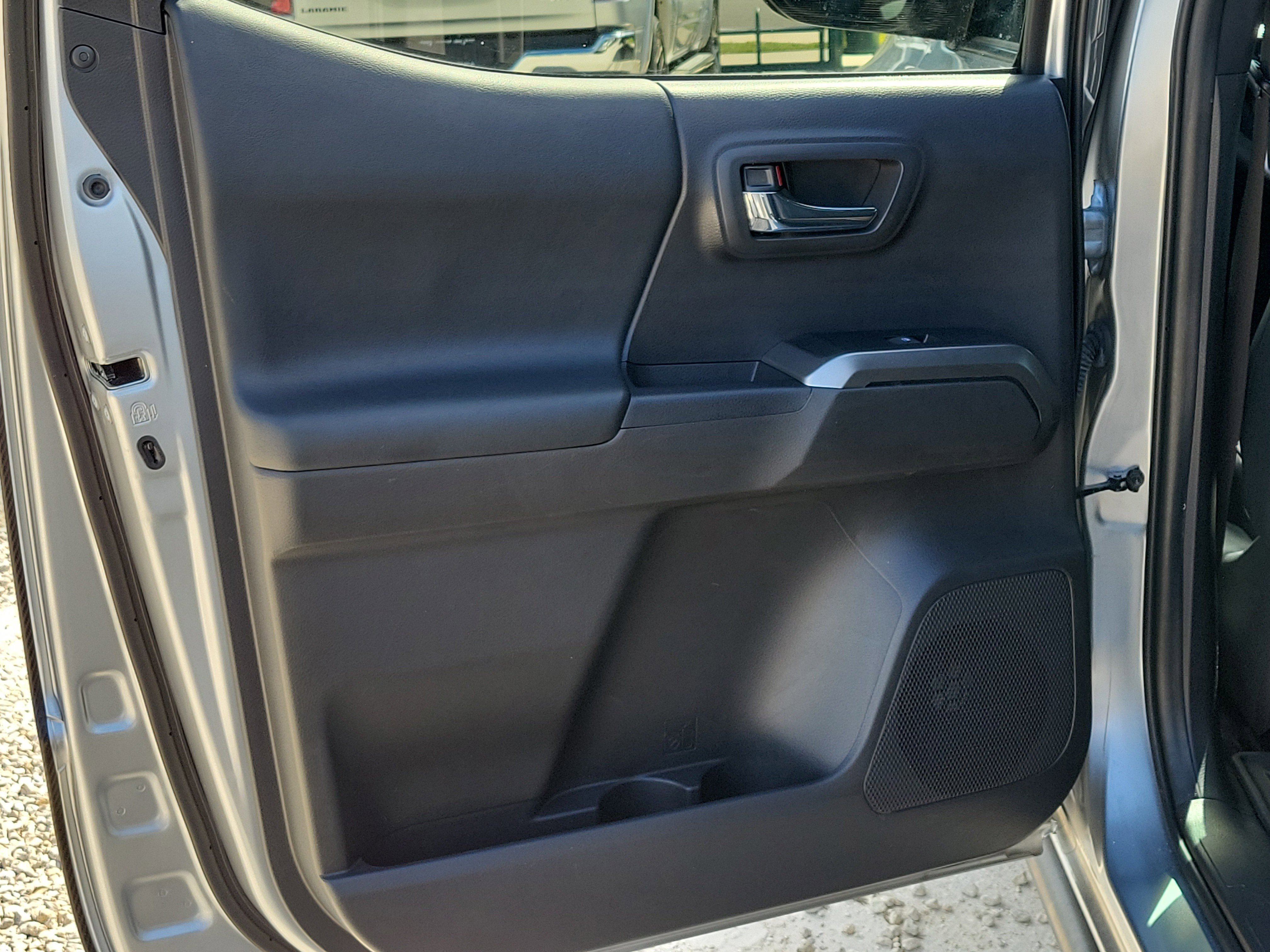 Used 2022 Toyota Tacoma Limited image 13