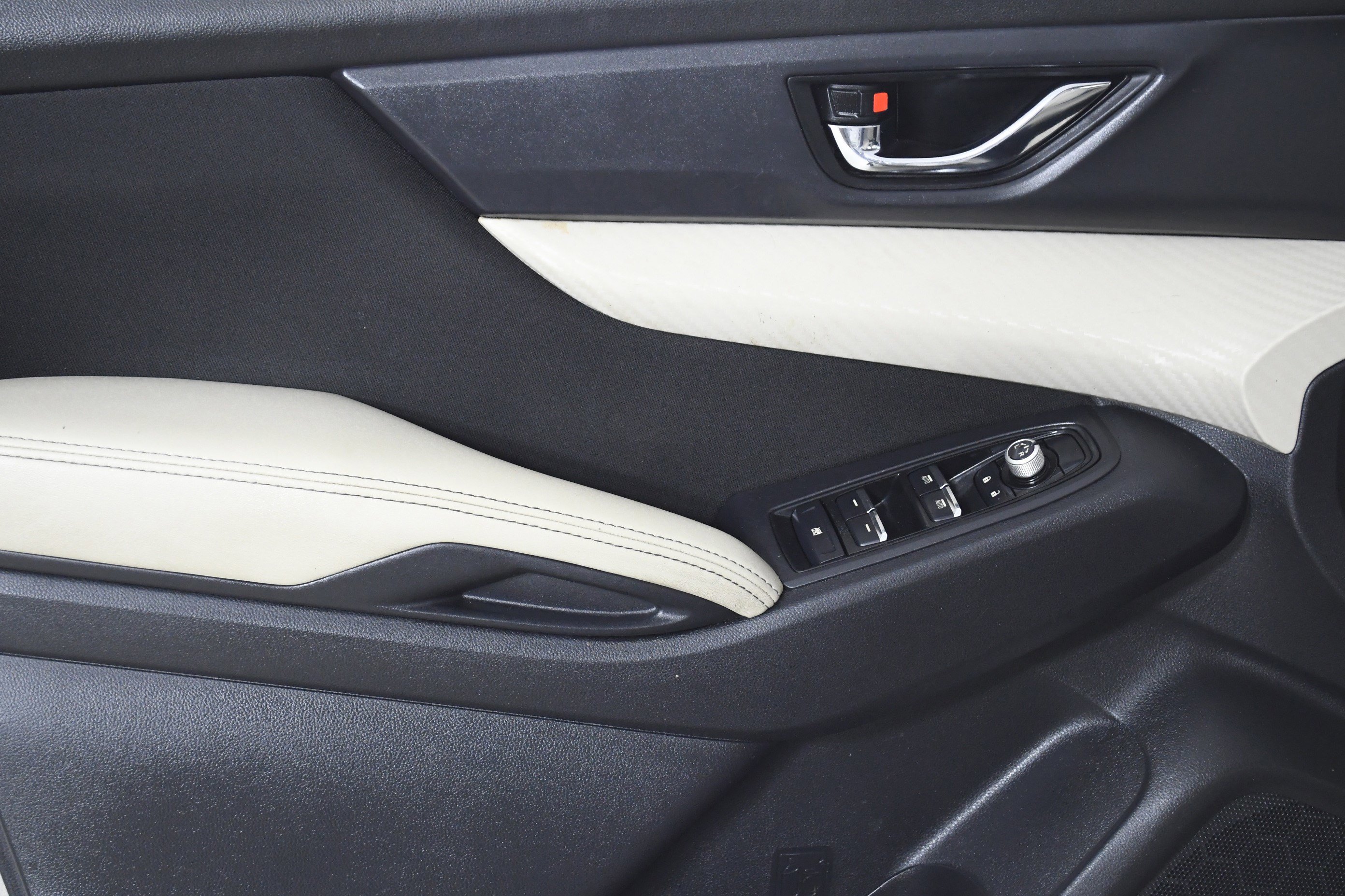 Used 2020 Subaru Ascent Premium w/ Convenience Package image 21