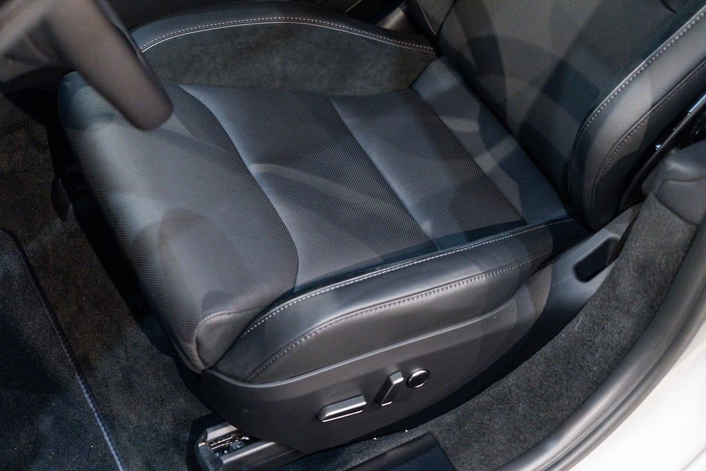 Used 2026 Tesla Model S Plaid AWD/4WD image 22