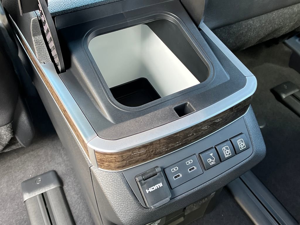 New 2026 Toyota Sienna Platinum image 32