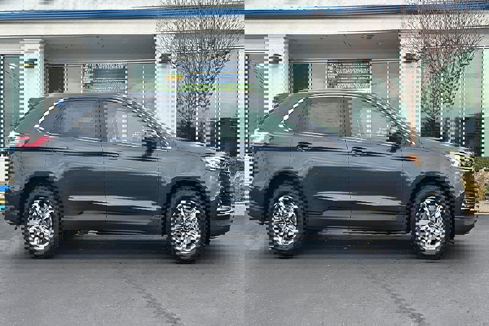 New 2024 Ford Edge SEL w/ Convenience Package image 4