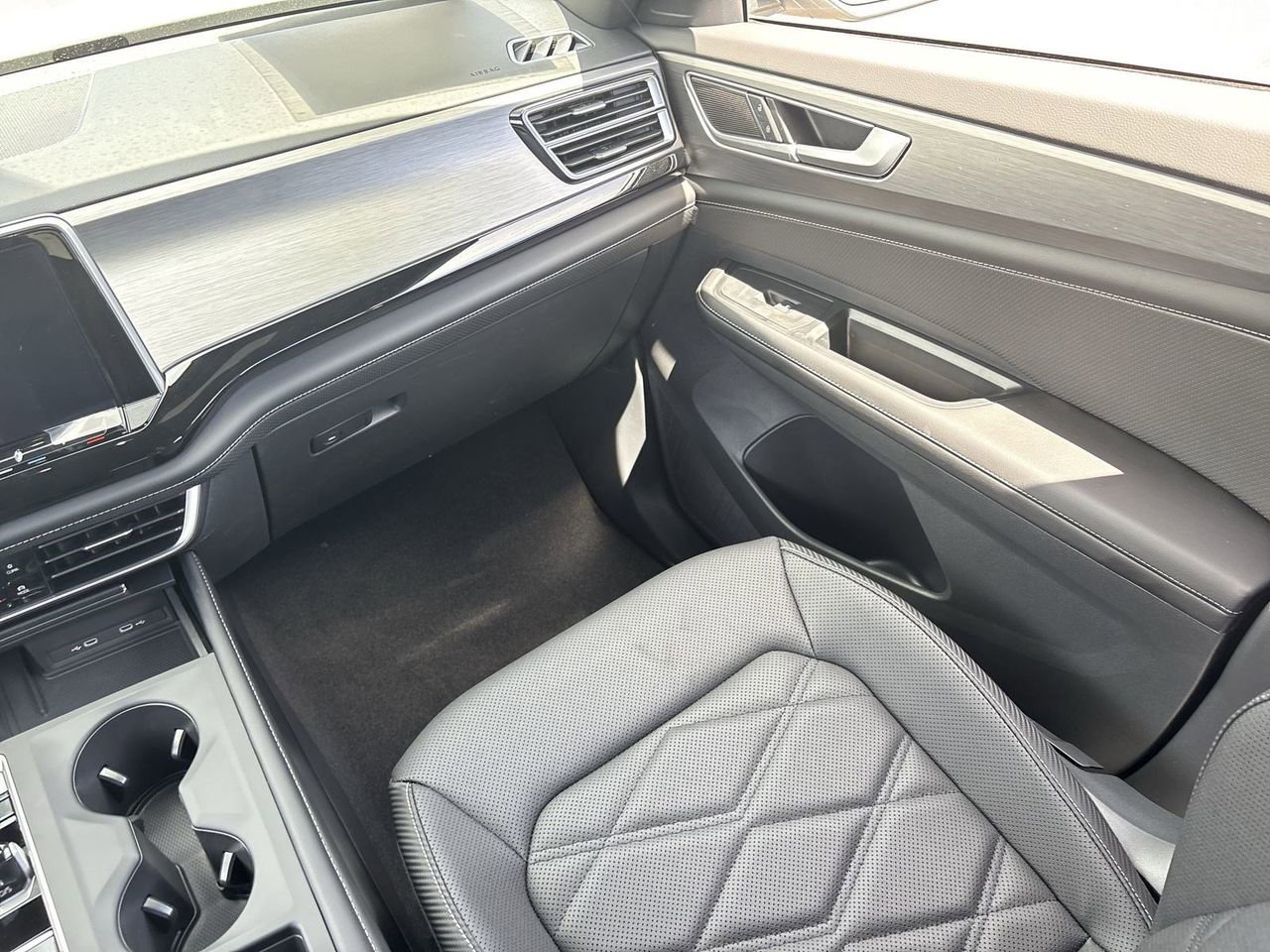 New 2026 Volkswagen Atlas Cross Sport SE image 12