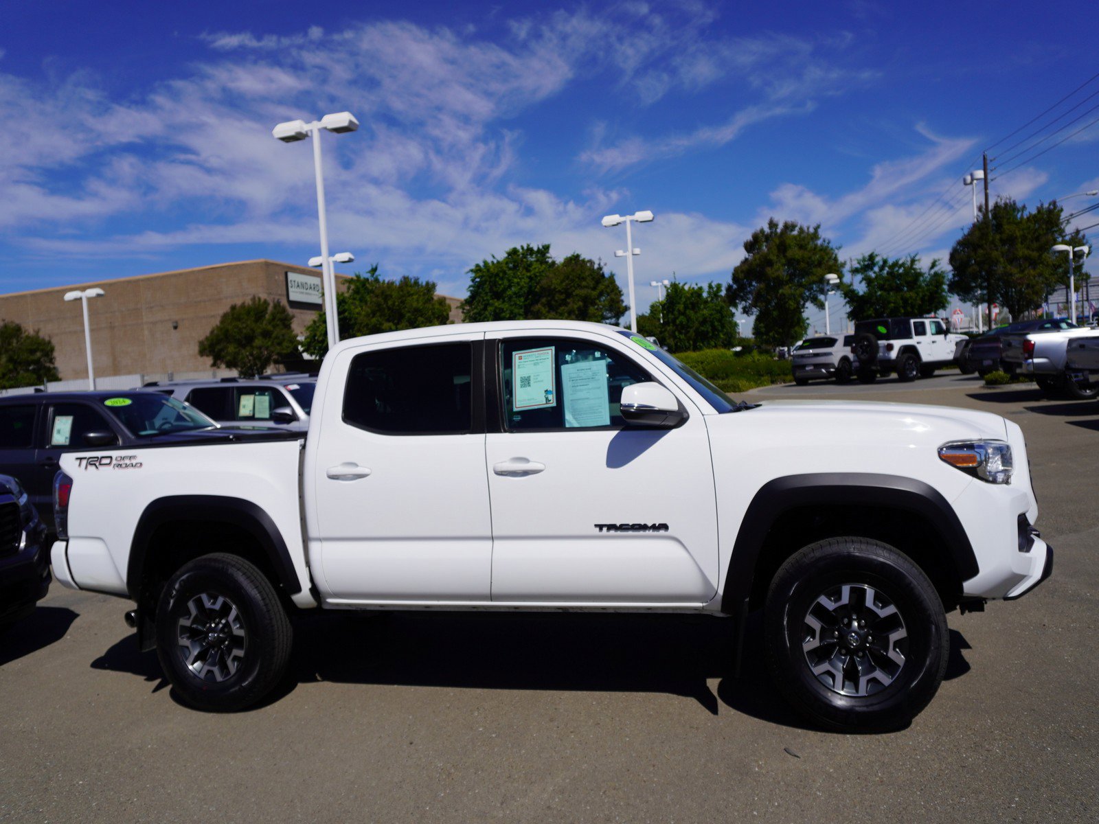 Used 2021 Toyota Tacoma TRD Off-Road w/ Technology Package image 4