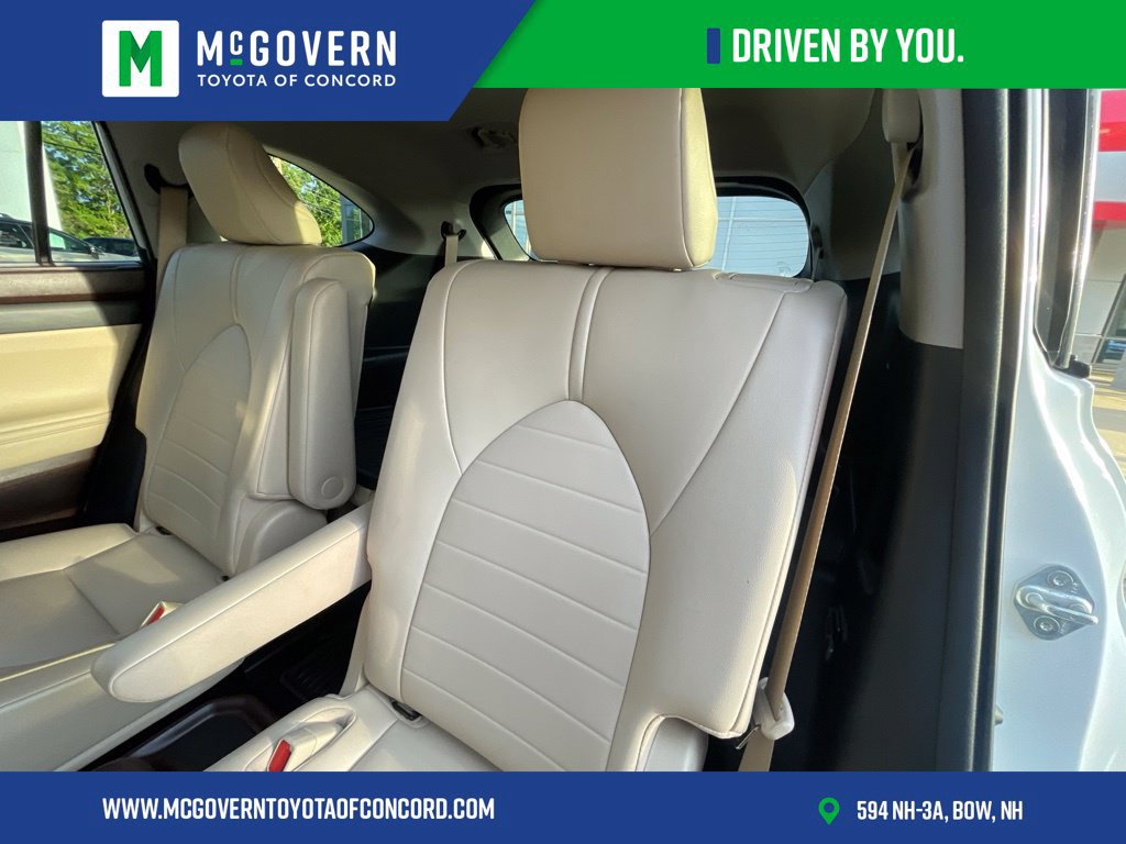 Used 2021 Toyota Highlander XLE AWD/4WD image 17