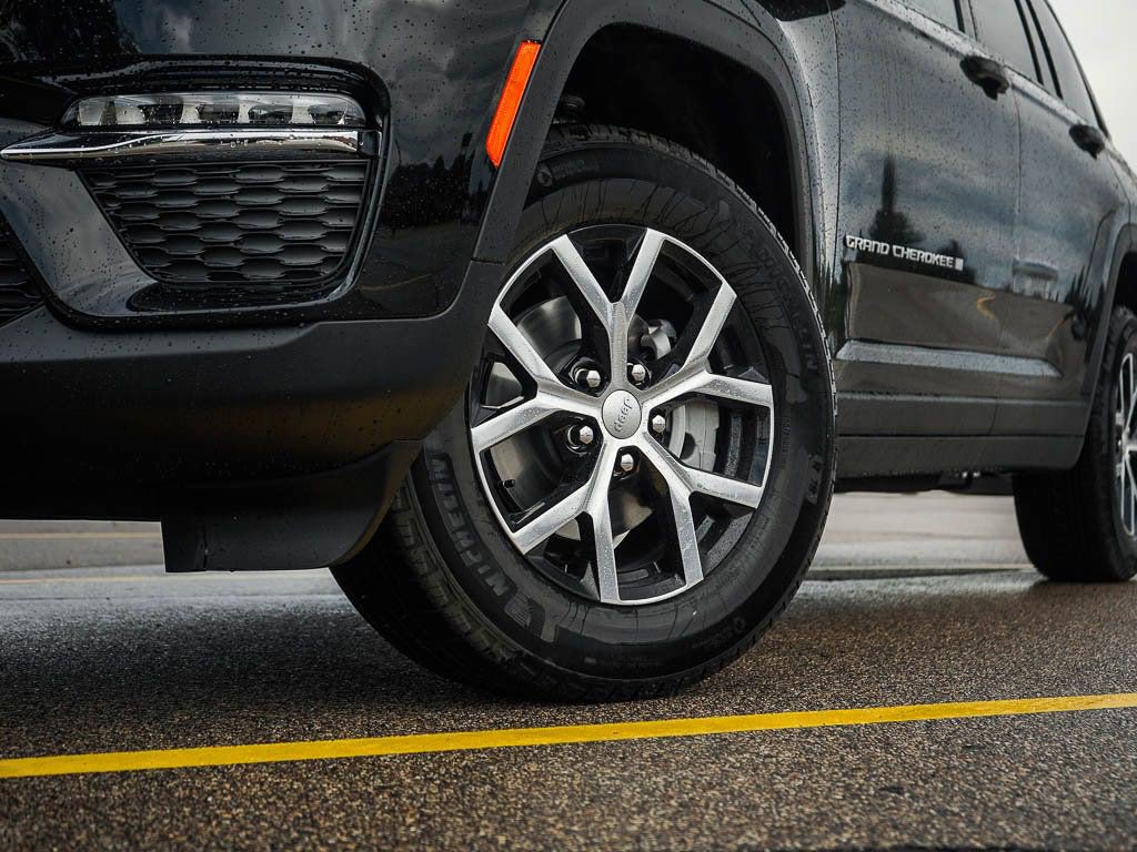 New 2025 Jeep Grand Cherokee Limited w/ Trailer Tow Package image 5