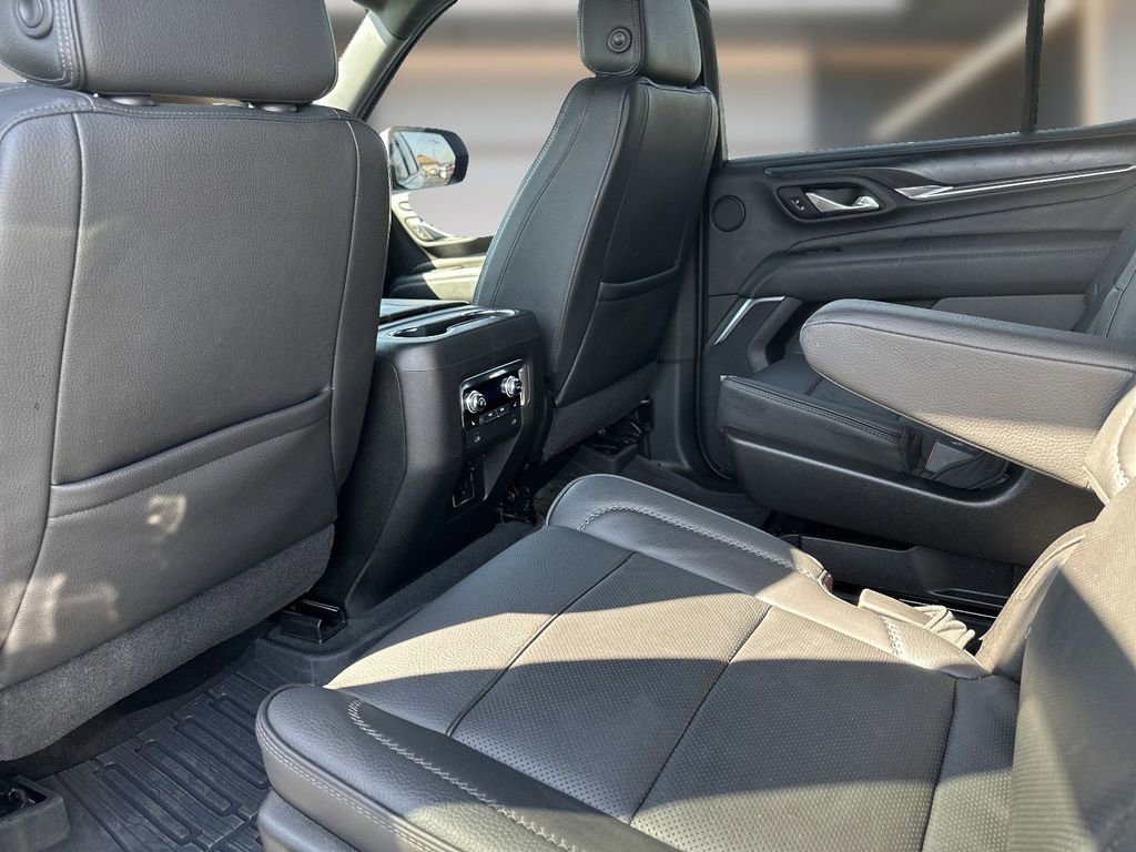 Used 2021 GMC Yukon Denali w/ Denali Premium Package image 12