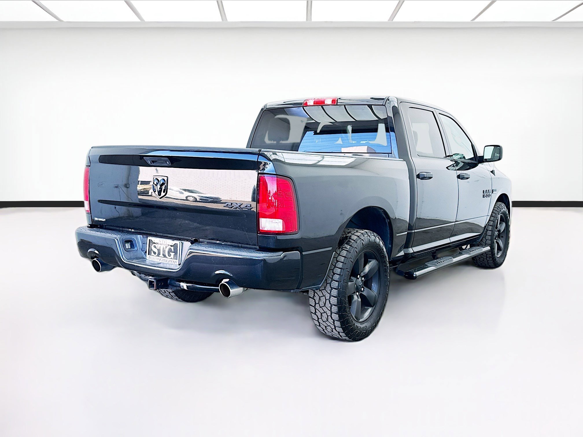 Used 2018 RAM 1500 Express w/ Black Ram 1500 Express Group image 4