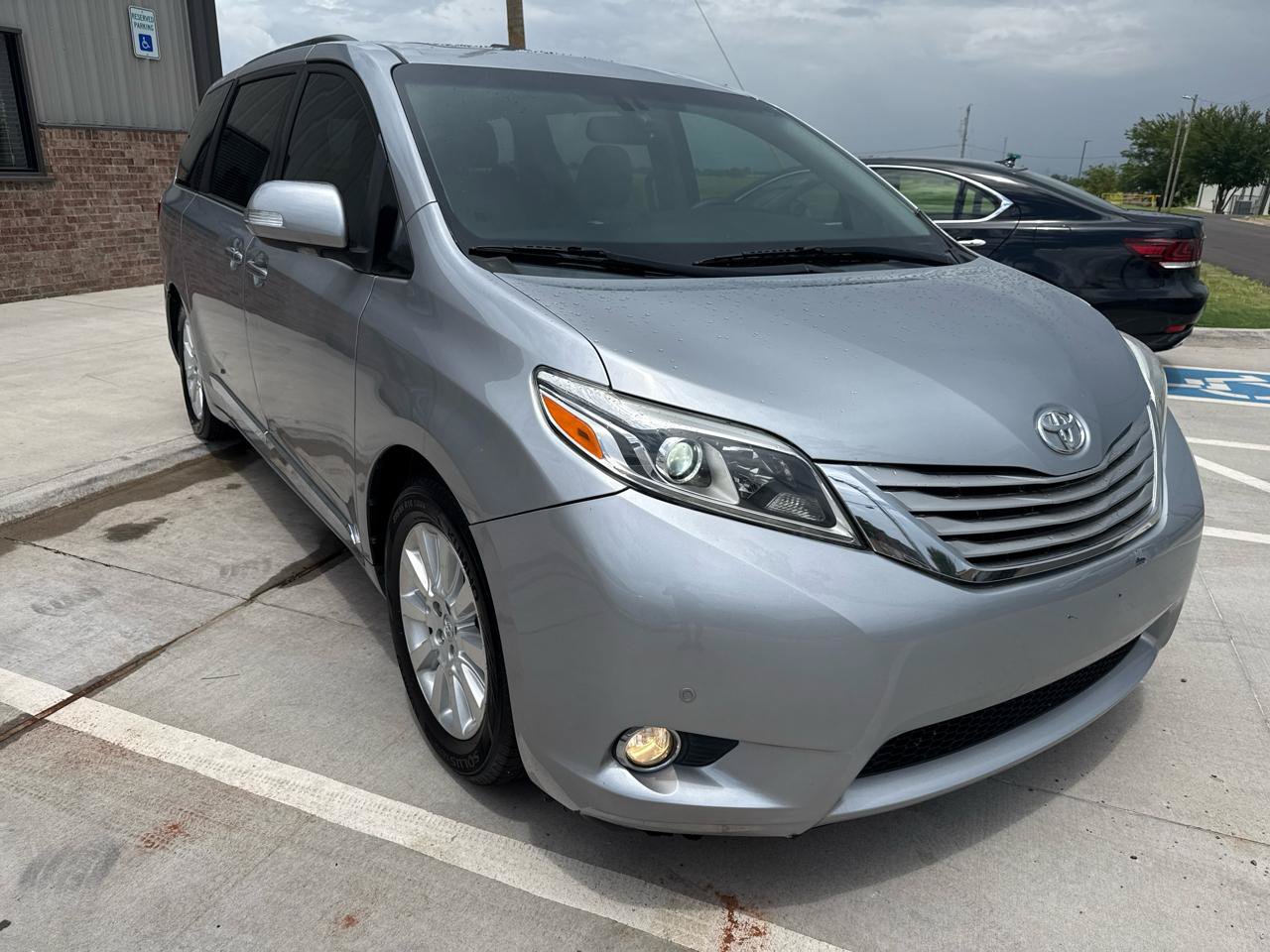 Used 2016 Toyota Sienna Limited Premium FWD image 7