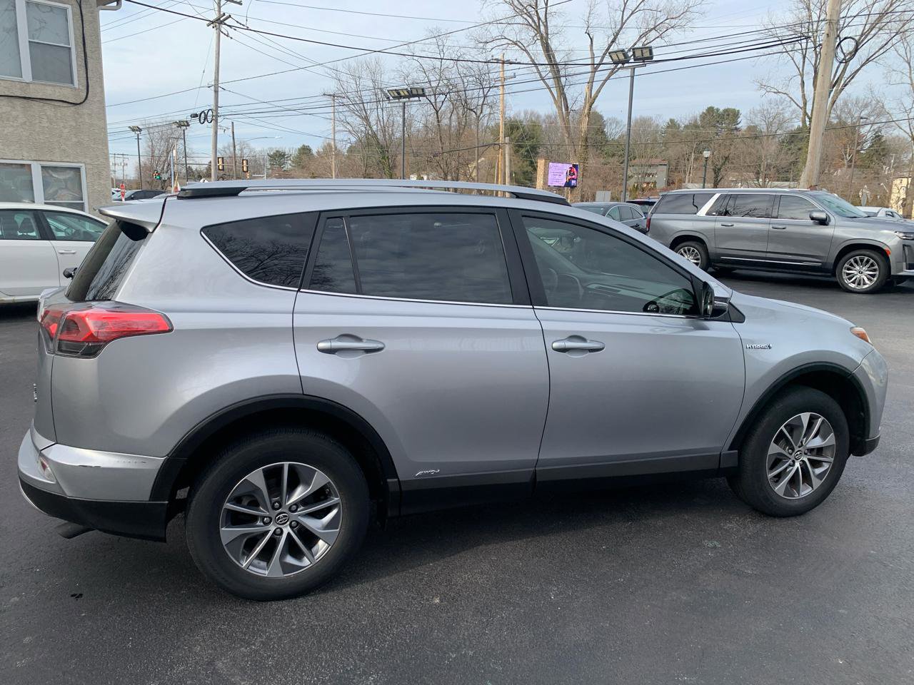Used 2017 Toyota RAV4 XLE image 5