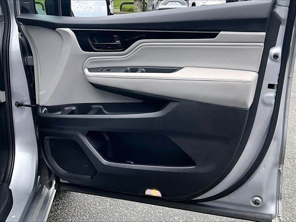 Used 2018 Honda Odyssey Elite image 12