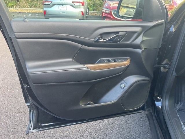 Used 2023 GMC Acadia SLE w/ Driver Convenience Package image 28