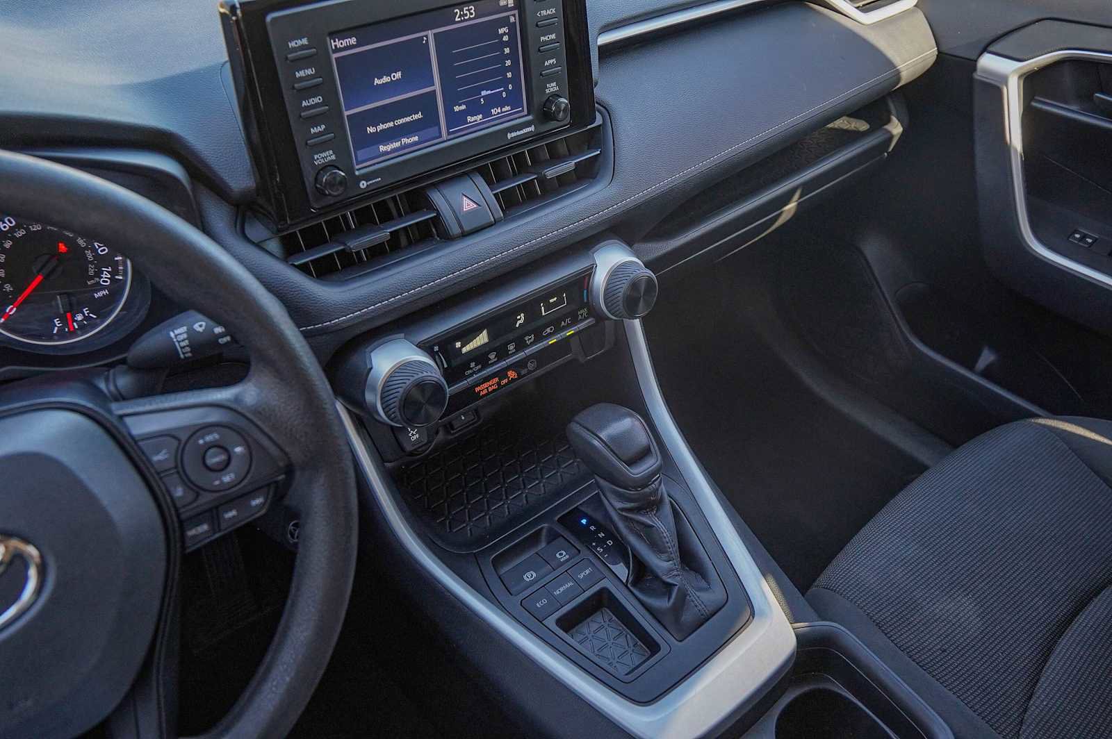 Used 2021 Toyota RAV4 LE image 17