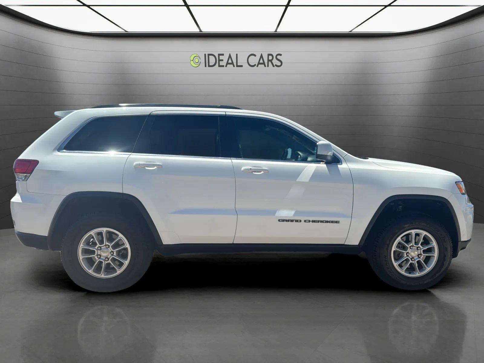 Used 2020 Jeep Grand Cherokee Laredo RWD image 6