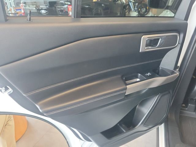 Used 2023 Ford Explorer XLT w/ Equipment Group 202A image 14