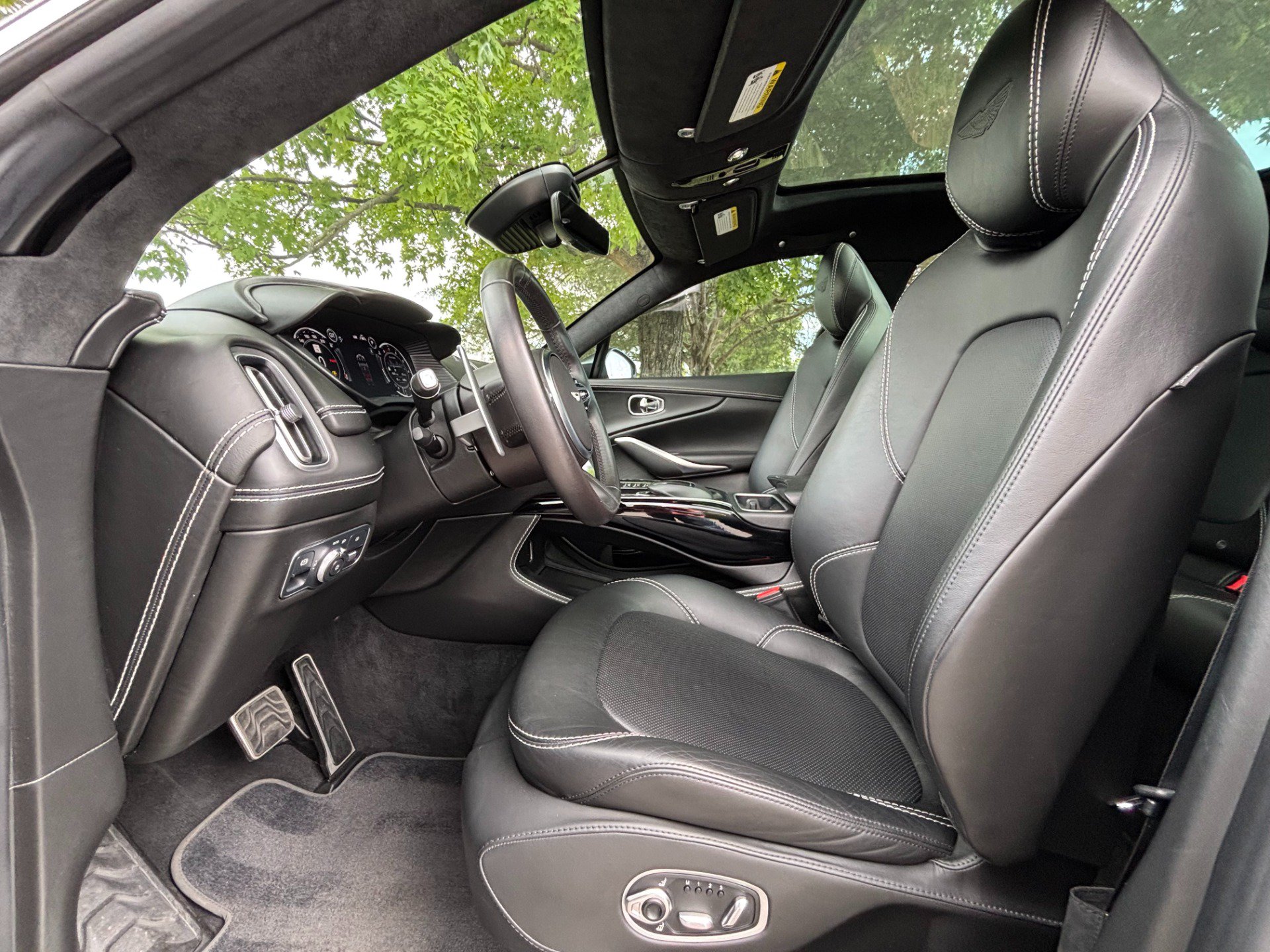 Used 2021 Aston Martin DBX AWD/4WD image 9