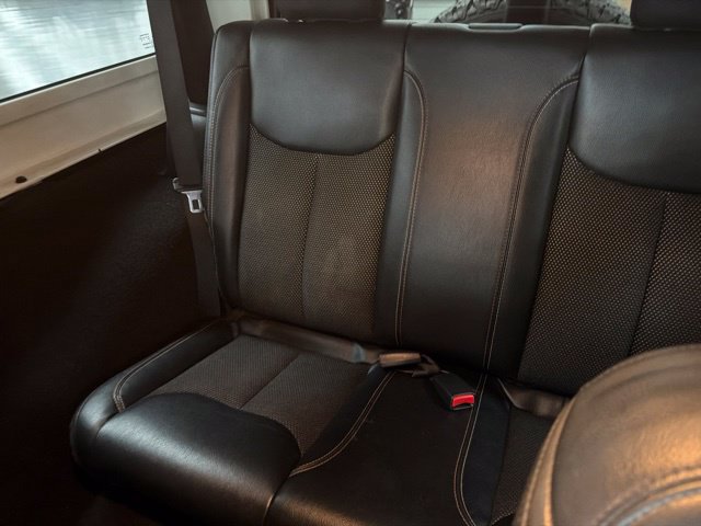 Used 2016 Jeep Wrangler Sahara AWD/4WD image 12